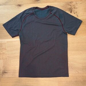 Men's Lululemon Gray blue dri fit T-Shirt with Red Accents size medium